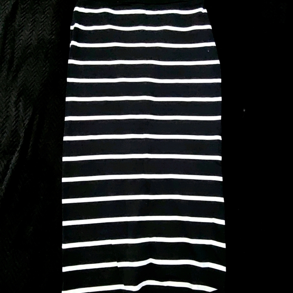 Striped fitted pencil skirt